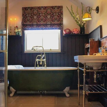 100 Year Old Family וילה